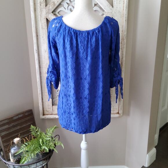 Stylus Women's Off Shoulder 3/4 Tie Sheer Sleeve Lace Overlay Floral Top in Blue - Picture 4 of 6